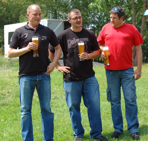 3 Herren mit lecker Weizen - aber alkoholfrei